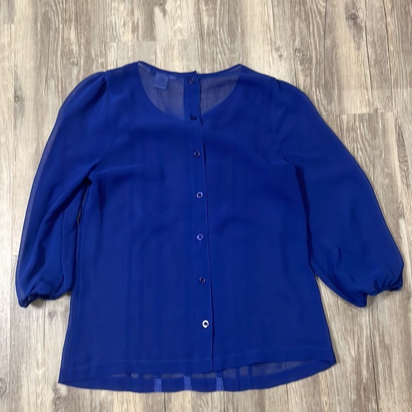 - Dress up shirt 🔴 - Picture 2 of 2